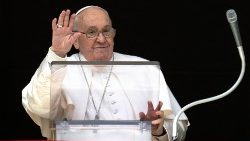 Il Papa, preghiamo per Paesi martoriati da guerra, anche la Siria