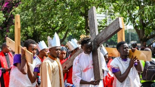 Christen bei einer Karfreitagsprozession in Nairobi