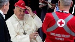 البابا فرنسيس يستقبل متطوِّعي الصليب الأحمر الإيطالي 