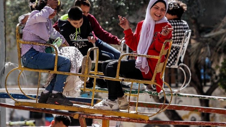 Kinder im Gaza-Streifen spielen am islamischen Feiertag Eid al-Fitr, dem Fest des Fastenbrechens
