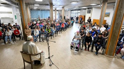 Papież na katechezie z 200 dziećmi. Pierwsze spotkanie przed Jubileuszem 2025