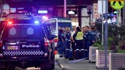 Полиция и спасатели в торговом центре Сиднея (13 апреля 2024 г.)