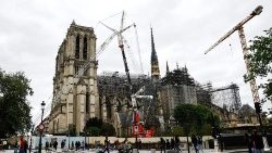 Trabajos de reconstrucción de Notre-Dame de París.