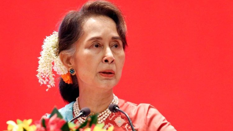 Myanmars frühere De-fact-Regierungschefin Aung San Suu Kyi jetzt im Hausarrest