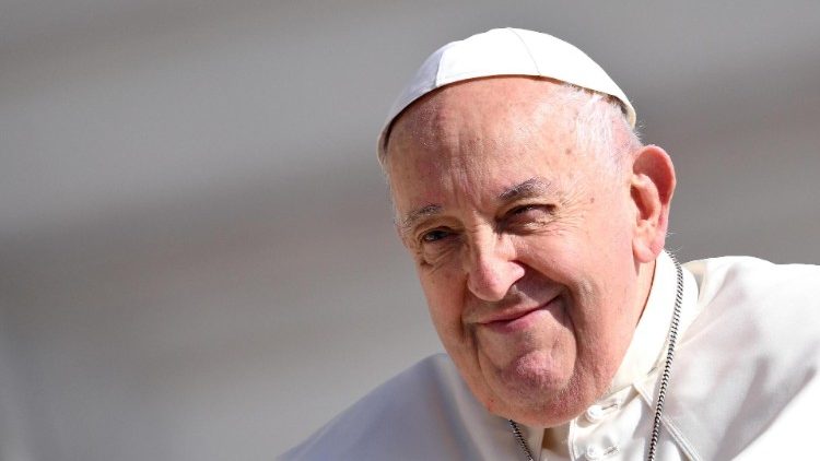 Papež František na nedávné fotografii
