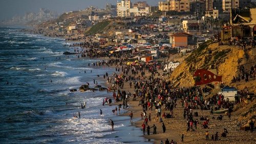 Fears of disease loom in Gaza