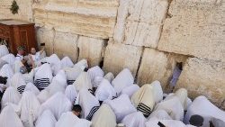 Velykų pamaldos ir palaiminimas Jeruzalėje prie Raudų sienos