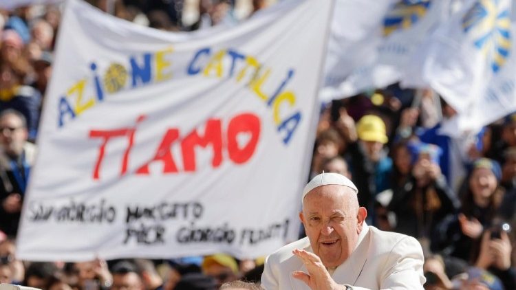 Papież do Włoskiej Akcji Katolickiej: otwarte ramiona ukazują drogi nadziei