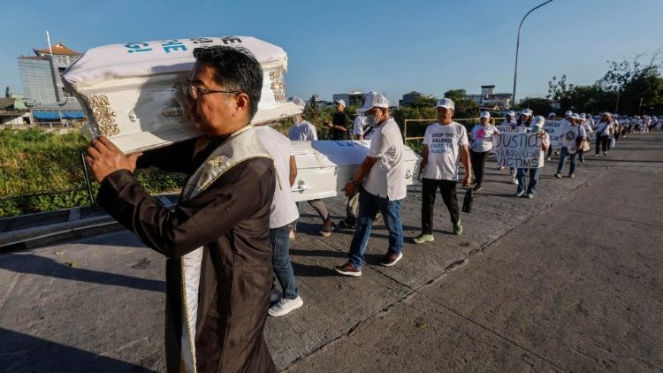 Gedenkzug zur Eröffnung des Denkmals für die Ermordeten in Dutertes Drogenkrieg 