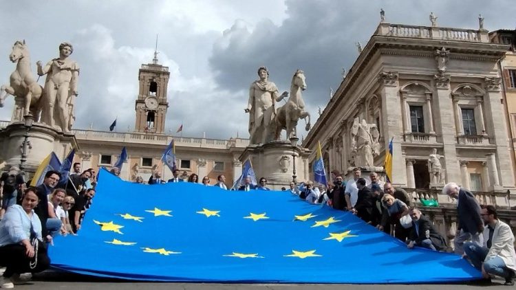Flash mob di Stati Uniti d'Europa in Campidoglio, vogliamo pi� Ue