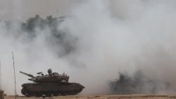 Carro armato israeliano a Gaza  