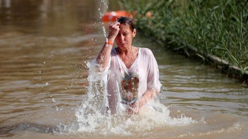 Ve Francii roste počet pokřtěných dospělých, naděje pro církev