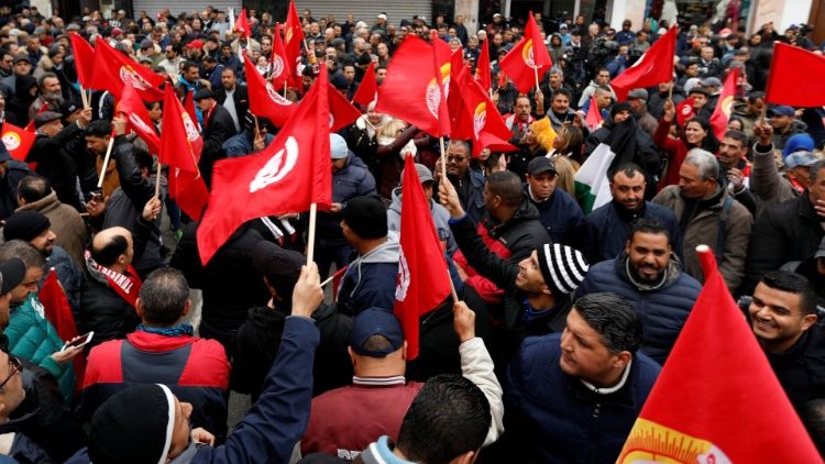 Les Tunsiens dans la rue ce lundi 14 janvier pour célébrer les huit ans de la chute de Ben Ali