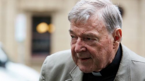 A Szentszék megerősíti Pell bíboros eltiltását a püspöki szolgálattól, mivel az ausztrál bíróság első fokon elítélte kiskorúak elleni visszaélés vádjával