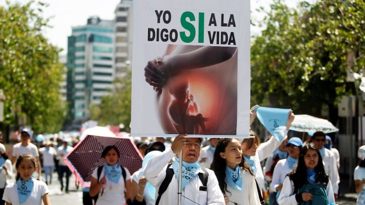 Protest pro-life skupín v ekvádorskom Quite v marci 2019