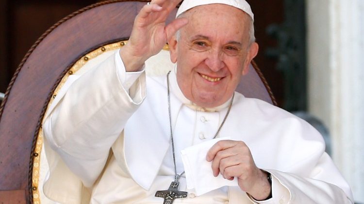 Paavi allekirjoitti uuden apostolisen kehotuskirjeensä Loreton pyhässä talossa