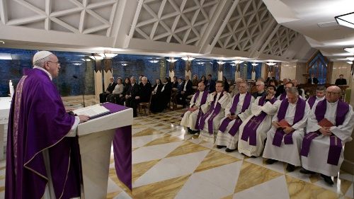Pápež František v rannej homílii: Do modlitby príhovoru treba ísť naplno