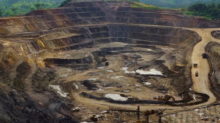 Exploração de recursos minerais a céu aberto na República Democrática do Congo