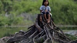 Indigenes Mädchen in einem Dorf in der Nähe von Humaita/Brasilien