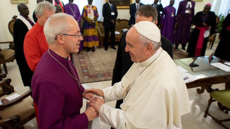 Папа Франциск з Архиєпископом Кентерберійським та лідерами Південного Судану в "Домі Святої Марти" у Ватикані в квітні 2019 року