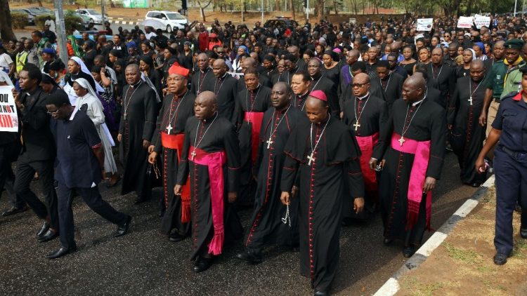 Protest nigerijských katolíků vedených biskupy proti vraždám v Abuji, 1. března 2020