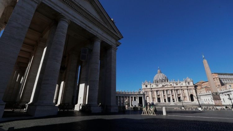 Vatikánske námestie i baziliku z preventívnych dôvodov uzavreli pre verejnosť