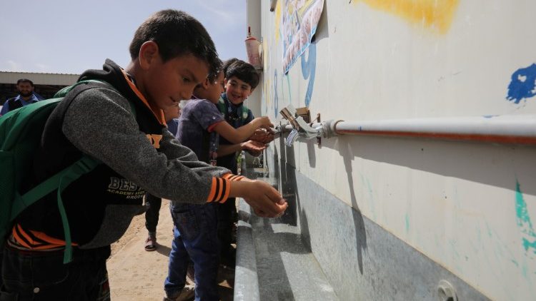 Сирийски ученици бежанци в бежанския лагер "Заатари" в Йордания, 11 март 2020