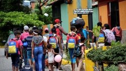 Venezuelan migrants heading for Colombia in October, 2020. 