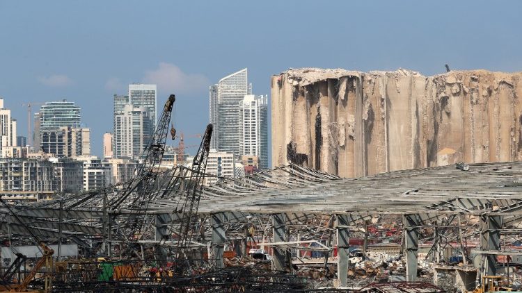 L'area nel porto di Beirut colpita dall'esplosione il 4 agosto 2020
