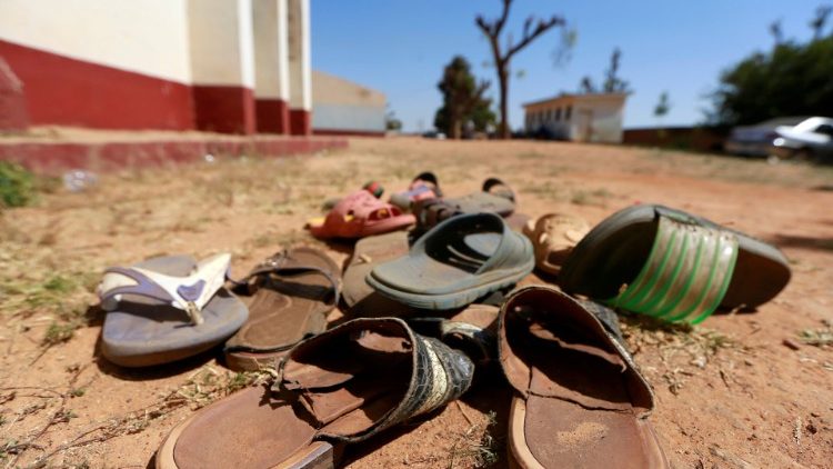 Schuhe von entführten Schülern in Kankara (Nigeria)