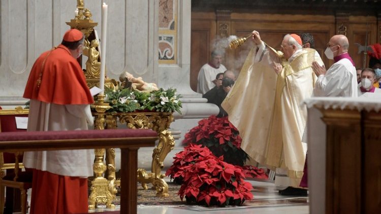 교황을 대신해 전례를 주례한 조반니 바티스타 레 추기경