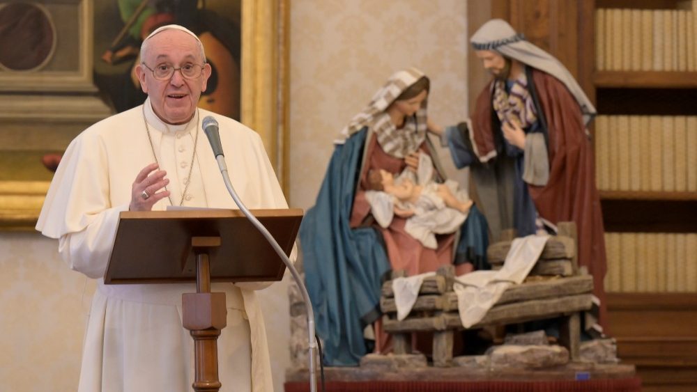Papst Franziskus: trotz einer schmerzhaften Ischiasnerventzündung hat er es sich nicht nehmen lassen, das  Angelusgebet am Neujahrstag zu halten.