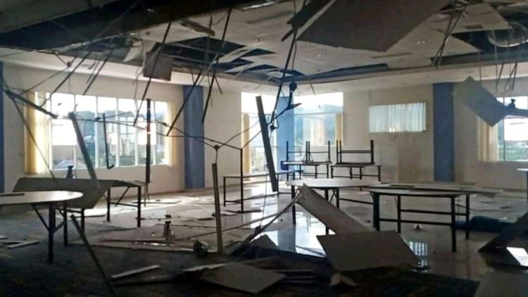 A földrengés pusztításának nyomai egy épületben