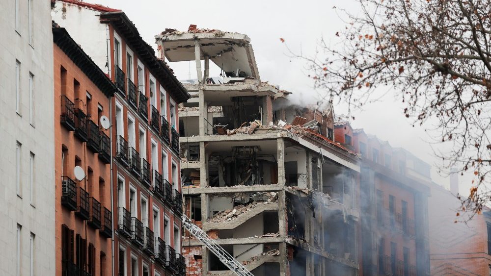 Budova zničená výbuchom na Calle Toledo v centre Madridu