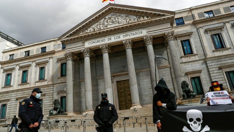 Biểu tình chống luật trợ tử ở Tây Ban Nha