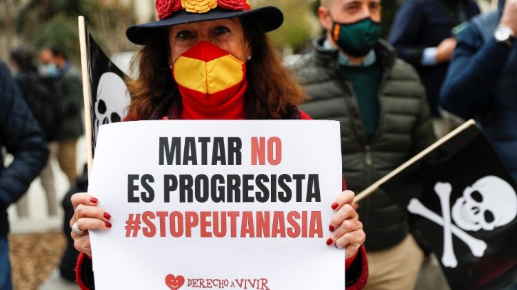 Eine Lebensschützerin demonstriert an diesem Donnerstag in Madrid