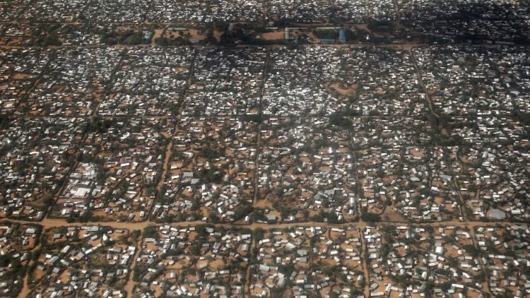Prise de vue aérienne du camp de Hagadera à Dadaab près de la frontière entre le Kenya et la Somalie, le 8 mai 2015. 