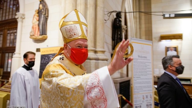 Kardinál Timothy Dolan, arcibiskup New Yorku, pri slávení Veľkonočnej nedele, 4. apríla 2021