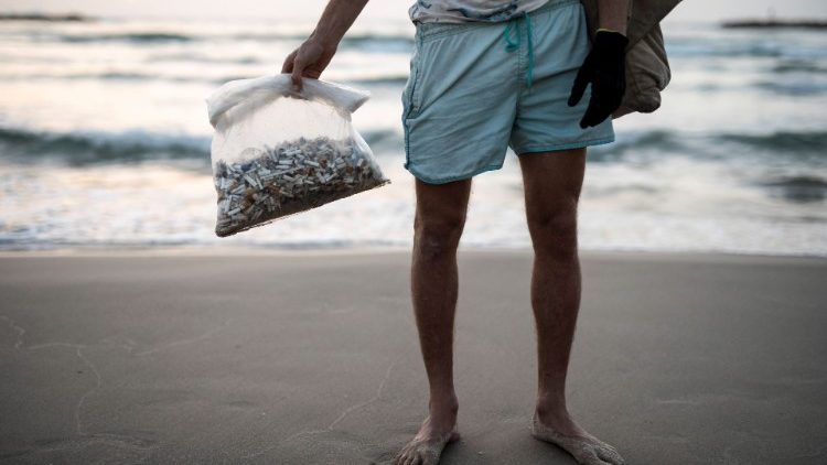 1 miljon ton plast kastas varje år i havet