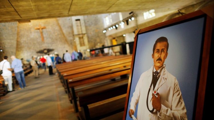 Slika novoga blaženika dr. Joséa Gregoria Hernándeza Cisnerosa u crkvi Zavoda La Salle u Caracasu