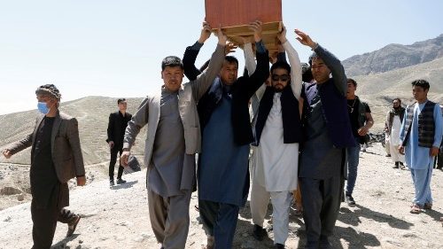 Attentats en Afghanistan: le Pape condamne une action inhumaine