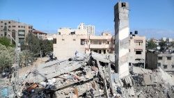 Bâtiment de la ville de Gaza, détruit après des frappes aériennes israéliennes, le 18 mai 2021. 