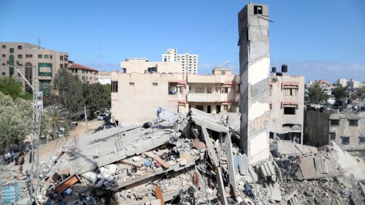 Bâtiment de la ville de Gaza, détruit après des frappes aériennes israéliennes, le 18 mai 2021. 