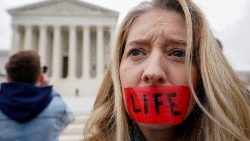 Abtreibungsgegner bei einer Protestaktion vor dem US Supreme Court 2020