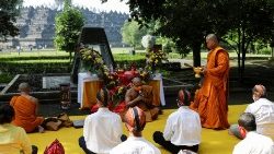 Buddhisten in Indonesien beim Vesakh-Fest 2021