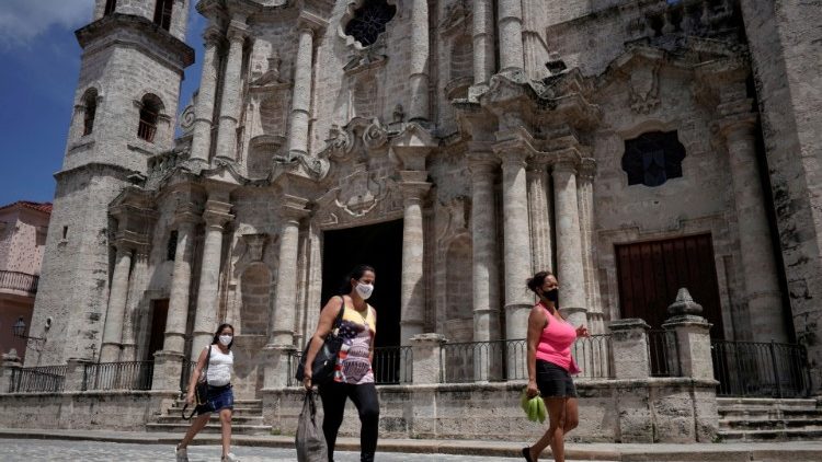 La cathédrale de La Havane, à Cuba, le 19 Juillet 2021. (Reuters/Alexandre Meneghini)
