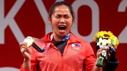 Gewichtheberin Hidilyn Diaz hat die ersten olympischen Goldmedaille in der Geschichte der Philippinen gewonnen - auch die katholischen Bischöfe des Lands gratulierten