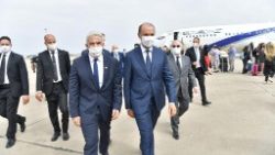 L'arrivo del ministro israeliano Lapid all'aeroporto di Rabat