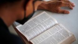 Bibel lesen statt Handy hantieren