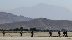Des soldats américains à l'aéroport international de Kaboul en Afghanistan, le 24 août 2021. 